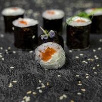 Маки лосось-сыр в Restobar Первый & Ресторан доставки Личный повар
