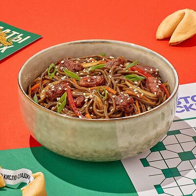 Гречневая лапша с говядиной Блэк Пеппер в Dostaевский по цене 631 ₽
