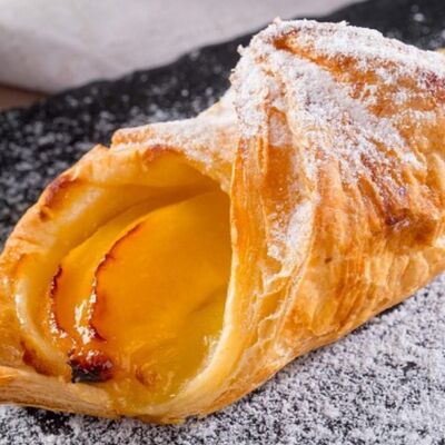 Слойка с абрикосом в Поль Бейкери по цене 145 ₽