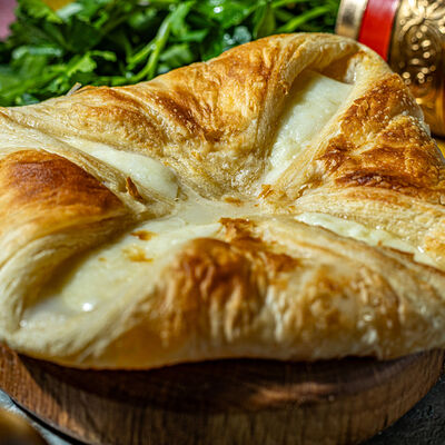 Пеновани слоёный хачапури в Хачапури по цене 310 ₽