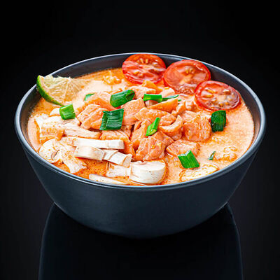 Суп Том ям с лососем в Sushi Maximum по цене 880 ₽