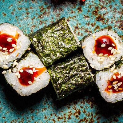 Мини-ролл Острый угорь в Суши Море Мото по цене 280 ₽