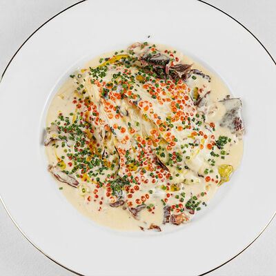 Молодая капуста с говяжьим беконом и икрой в Beefzavod по цене 1050 ₽