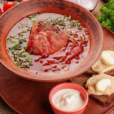 Борщ с говяжей грудинкой в Приключения Шурика по цене 510 ₽