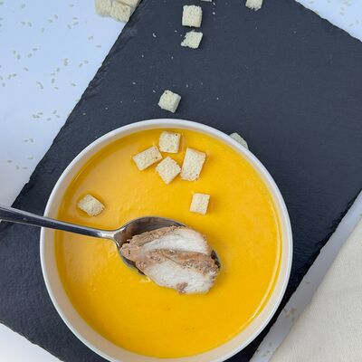 Сырный крем-суп с курицей в Панда Бистро по цене 475 ₽