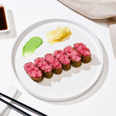 Гунканы с тунцом в Много лосося по цене 600