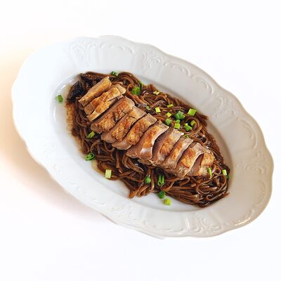 Утиная грудка с гречневой лапшой и шиитаке в Ёлки по цене 1067 ₽