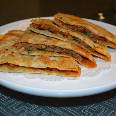 Слоеные лепешки со свининой в Тан чао по цене 15 р.