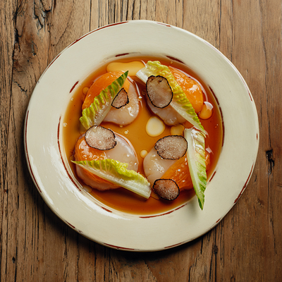 Гребешок с хурмой и трюфелем в Pinch по цене 1600 ₽