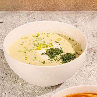 Окрошка с копченой говядиной в Stories по цене 390 ₽