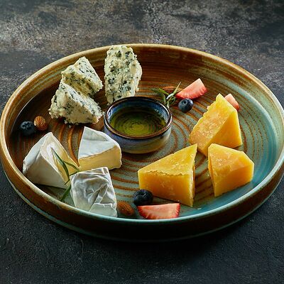 Ассорти европейских сыров в Пряности & Радости на Васильевском по цене 990