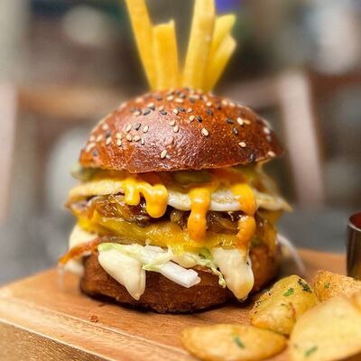 Бургер с курицейв Kirova street по цене 340 ₽