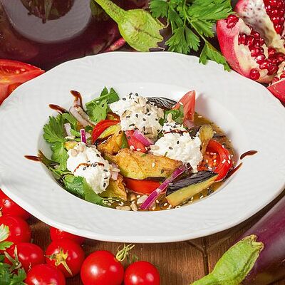 Салат с хрустящими баклажанами в Мушмула по цене 339