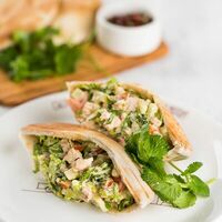 Пита с индейкой, соусом ранч и свежими овощами в АндерСон