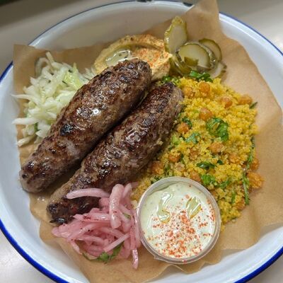 Кебаб с пряным булгуром и хумусом в Easy Hummus по цене 710 ₽