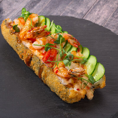 Ролл-дог с тигровыми креветками-гриль в Луиджи & Тосё по цене 499