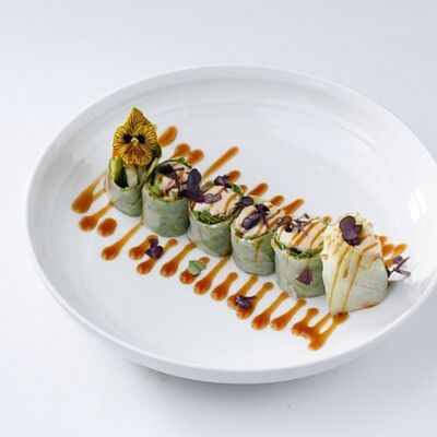 Лосось спринг ролл в Japengo cafe по цене 495 ₽