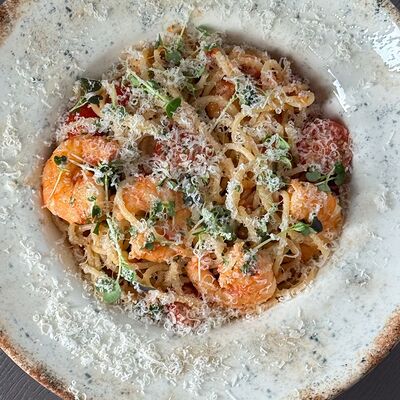 Спагетти в томатном соусе с креветками и мидиями в Три Б по цене 980 ₽