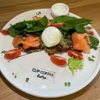 Оладьи кабачковые с лососем в Cup coffee bistro