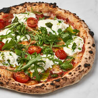 Пицца Страчателла, руккола, песто, томат 28 см в Mojo
