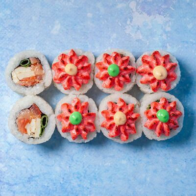 Лосось на связи в Rocky Rolls - японская кухня по цене 529 ₽