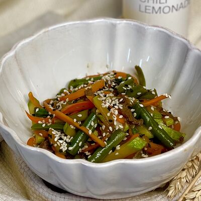 Теплый салат с говядиной в азиатском стиле в Debaton по цене 324