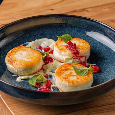 Сырники творожныев Паркинг по цене 410 ₽