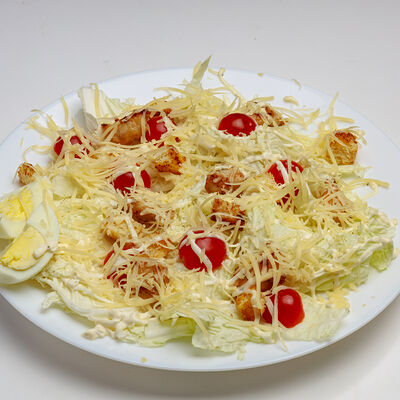 Салат Цезарь с курицей в Абсолют по цене 350 ₽