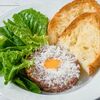 Тартар из говядины с маринованными артишокамив Lucia osteria по цене 980