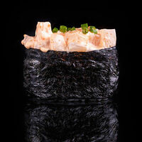 Острые суши с гребешком и луком сибулет в Евразия-Экспресс