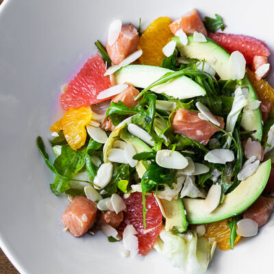 Салат Севиче из лосося с цитрусами и авокадо в На Веранде по цене 420 ₽