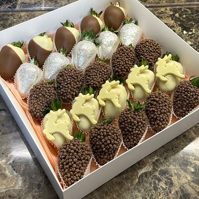 Клубника в шоколаде в коробке rr в Allowberry по цене 6200 ₽