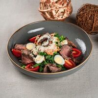 Салат с ростбифом в Adriano