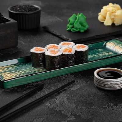 Мини-ролл с лососем в Маэстро Kaiseki Ryori по цене 490 ₽