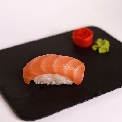 Суши Лосось в Sushi Kiosk по цене 180 ₽