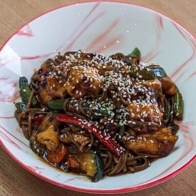 WOK со Свининой в Хочу! Creative Asian cafe по цене 570 ₽