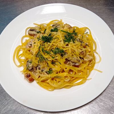 Паста с курицей и грибами в Жан Клод Мангал по цене 380 ₽