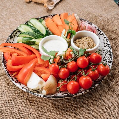 Овощная тарелка в Кафе-парк Теремок по цене 690 ₽