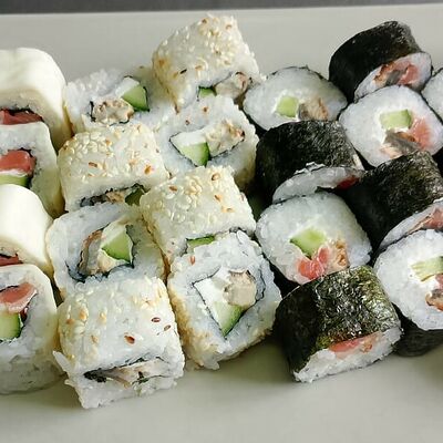 Сет роллов № 2 в Академия по цене 1600 ₽