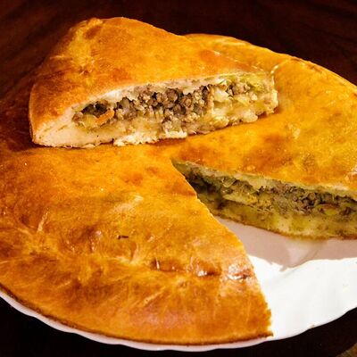 Пирог с говядиной и капустой в Pinot Noir по цене 490 ₽