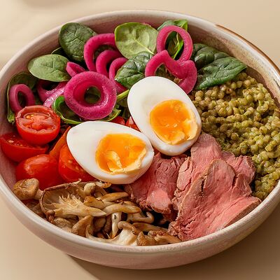 Зеленая гречка с ростбифом в Комод по цене 580 ₽