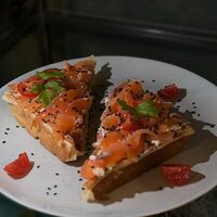 Вафля с семгой в Кафе М2
