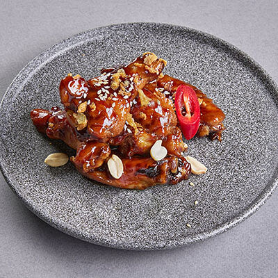 Куриные крылья в медовом соусе хойсин в Шикари по цене 525