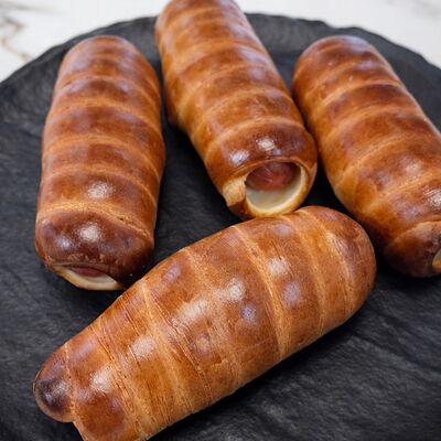 Сосиска в тестев Сметанин Пицца по цене 150 ₽