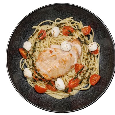 Паста с куриным филе и пестов Мистер лим по цене 650 ₽