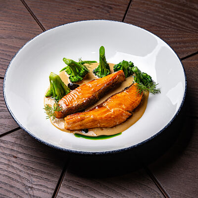 Форель с пюре из цветной капусты в Утомленные солнцем по цене 1100 ₽