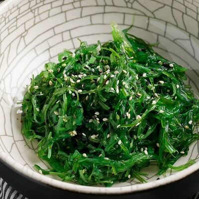 Салат Чука с ореховым соусом в Кукумбер по цене 390