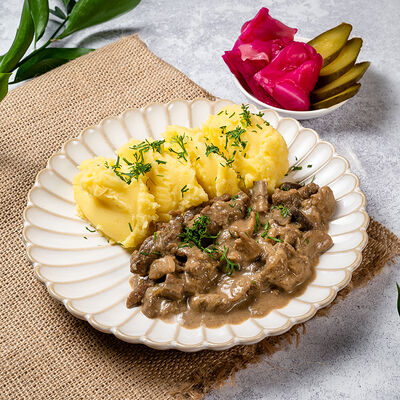 Бефстроганов из телятины в Ресторан Батони по цене 865 ₽