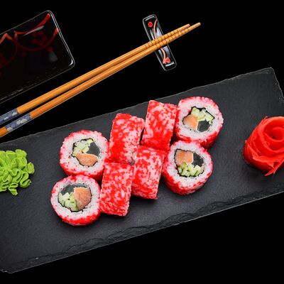 Холодный ролл Калифорния с лососем в 4 Лосося по цене 509