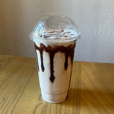 Молочный коктейль Шоколадный в Булочка с корицей по цене 350 ₽